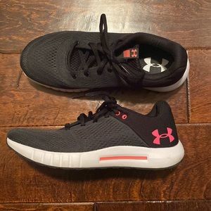 Under Armour Women’s Sneaker micro G pursuit ladies running shoe Size 8